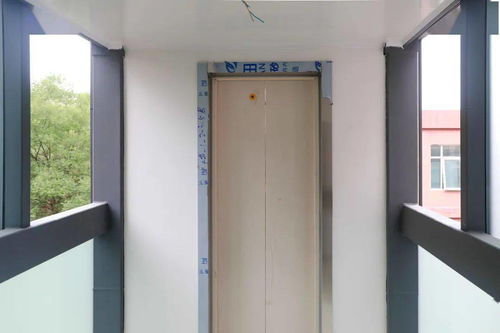 石景山某小區(qū)老樓電梯增設(shè)工程進(jìn)入收尾階段，居民“一鍵直達(dá)”生活指日可待